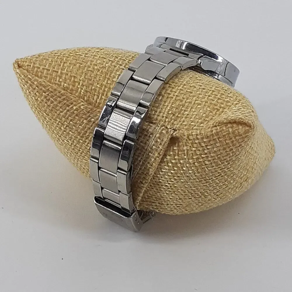 Women's Unbranded Wristwatch Silver Tone Analog Bracelet Style Band Career